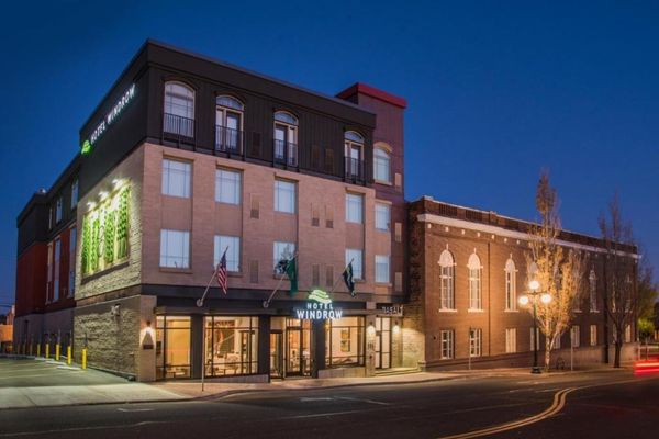 The Hotel Windrow at night