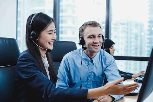 Assistant supervising call center staff