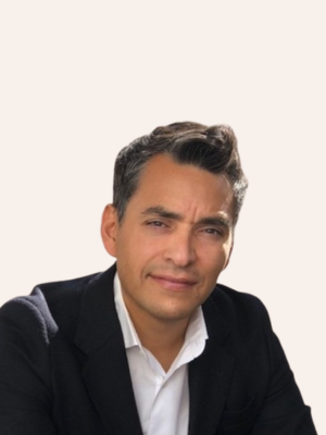 Headshot of Travis Cabrera