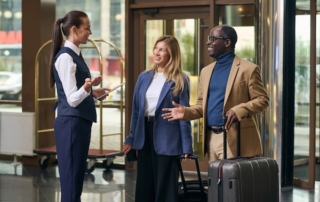 Manager priotizing hotel online reputation management by greeting guests - Revinate